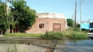 LOTE EN VENTA EN ESQUINA 170 M2 TOTALES VACIO Y LISTO PARA CONSTRUIR. foto 1