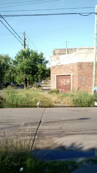 LOTE EN VENTA EN ESQUINA 170 M2 TOTALES VACIO Y LISTO PARA CONSTRUIR. foto 5