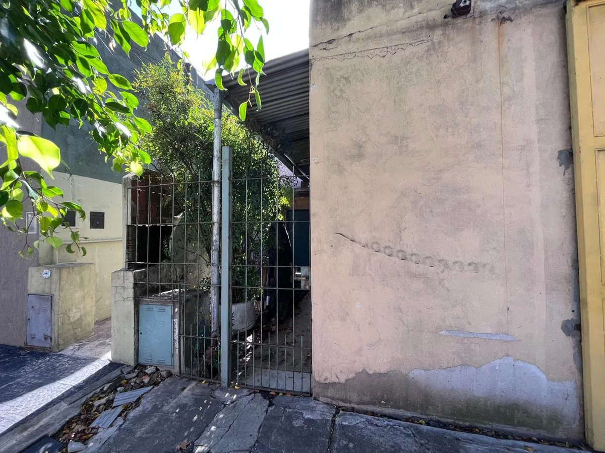 GALPON CON VIVIENDA A REFACCIONAR O DEMOLER LANUS foto 4