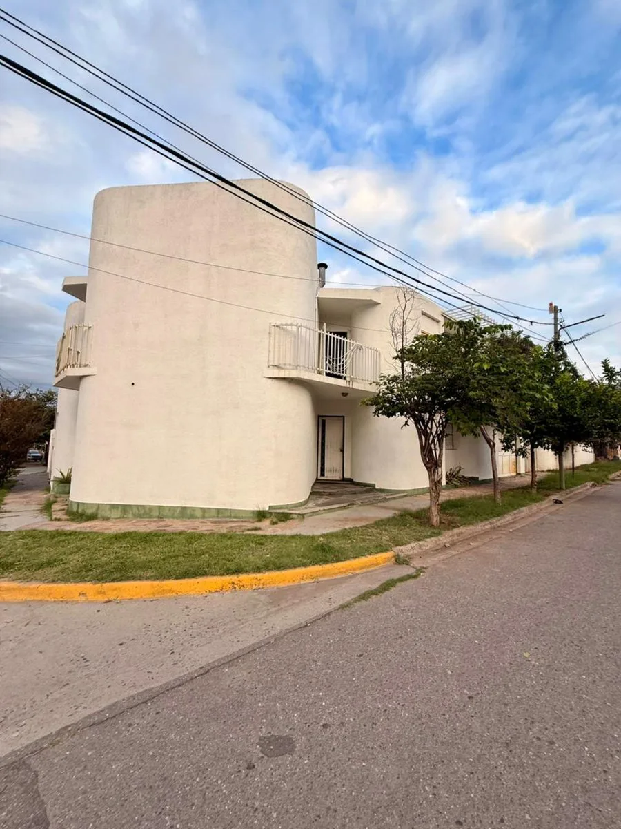Se vende casa a metros de Av. Illia foto 2