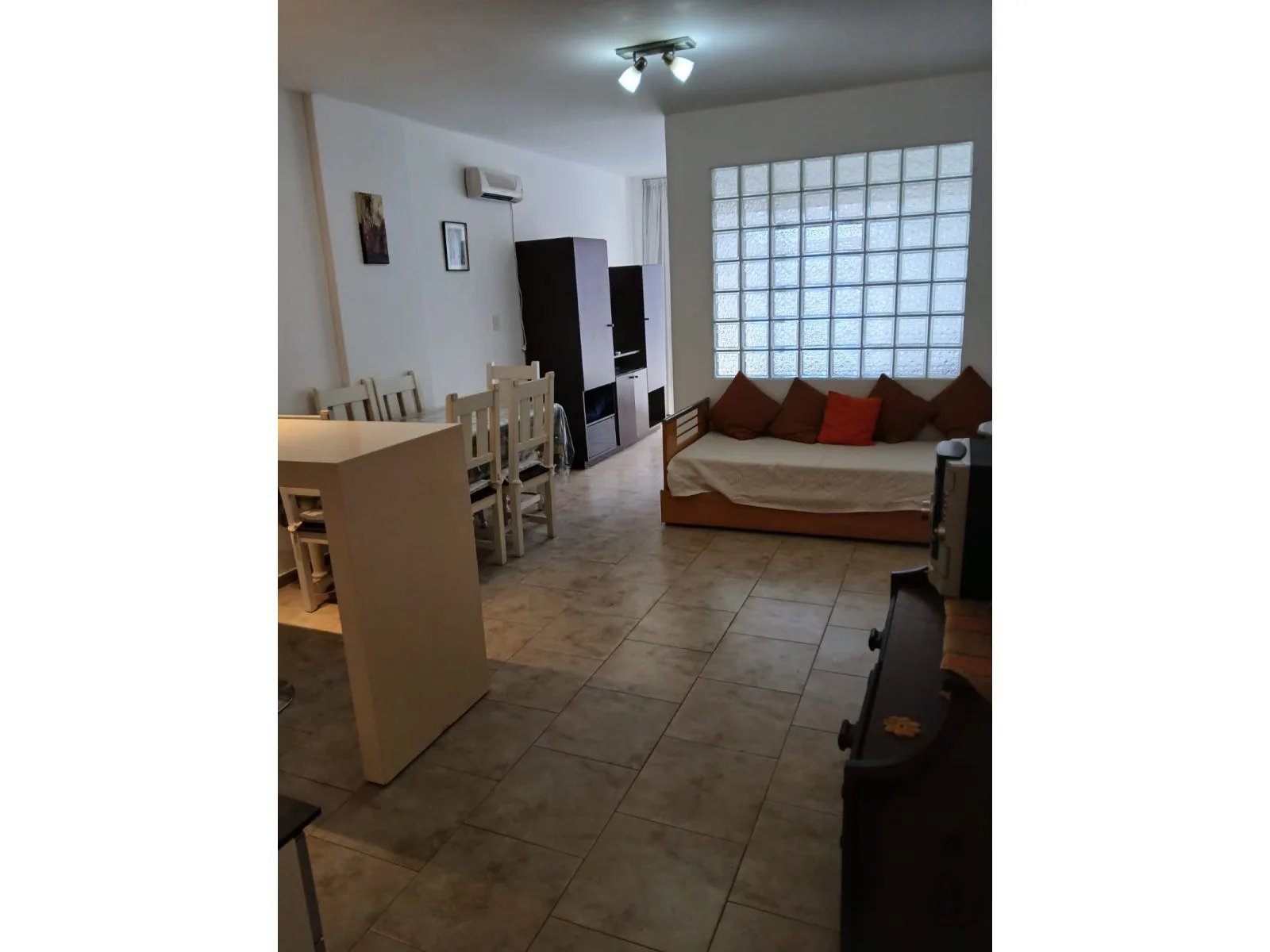 Alquiler temporario departamento 1 ambiente en Miramar. Edificio Miralmar. foto 3