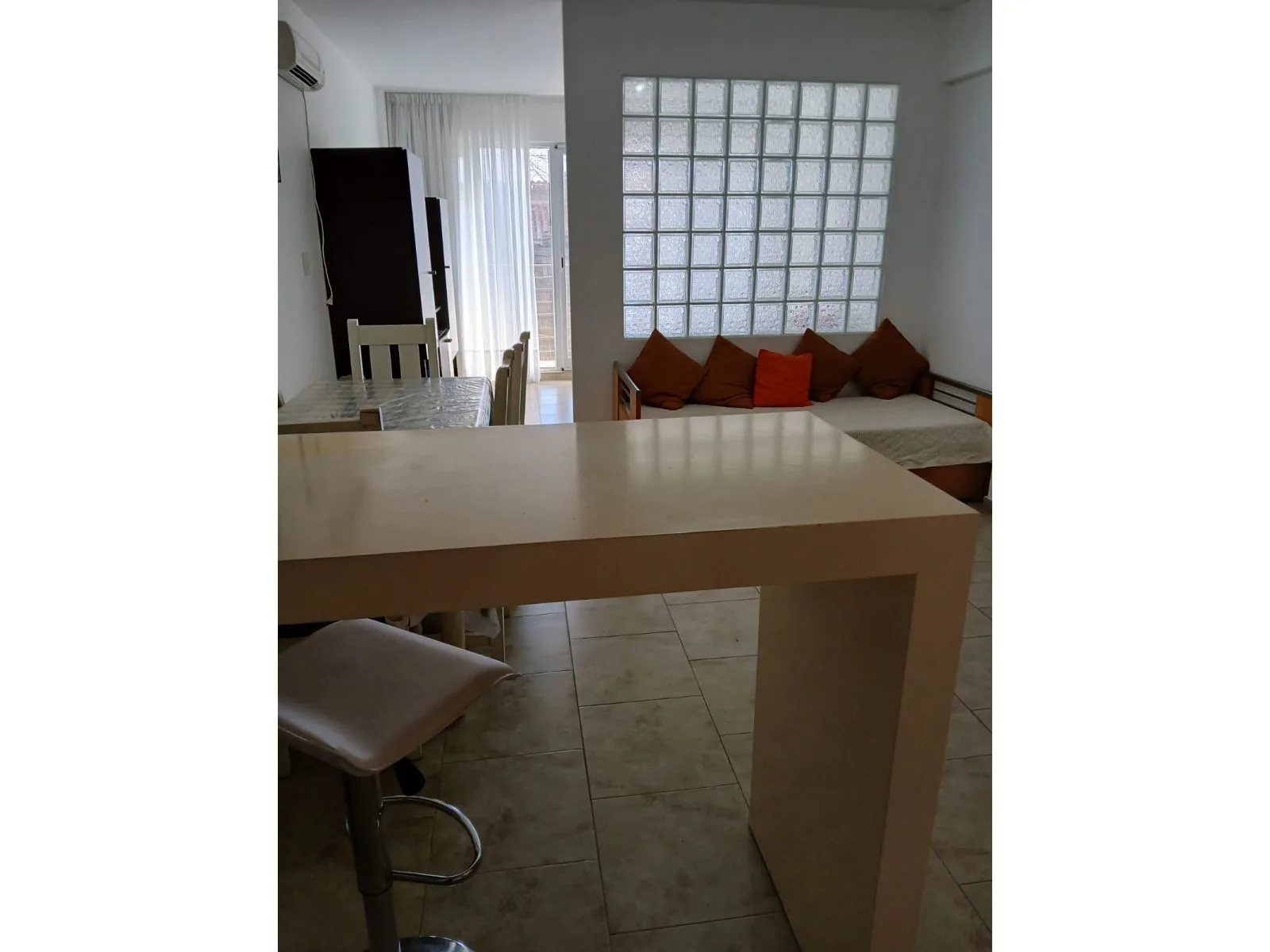 Alquiler temporario departamento 1 ambiente en Miramar. Edificio Miralmar. foto 4