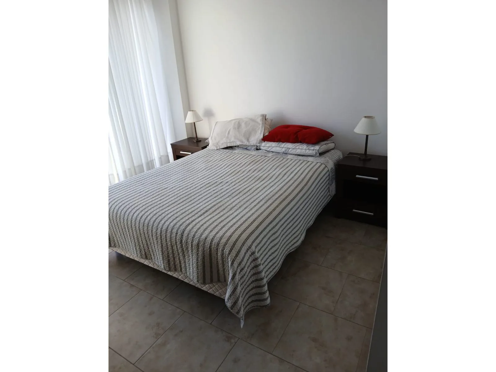 Alquiler temporario departamento 1 ambiente en Miramar. Edificio Miralmar. foto 5