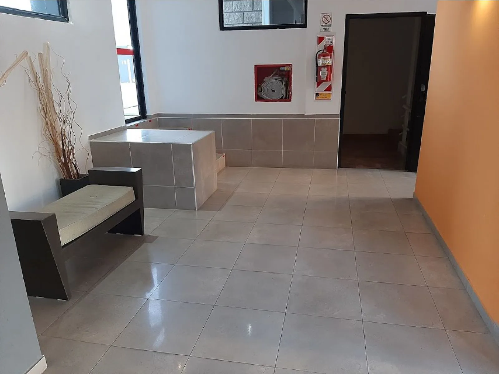 Spacious Studio with Ocean-View Balcony in Miramar, Miralmar Building – photo 7 of 11