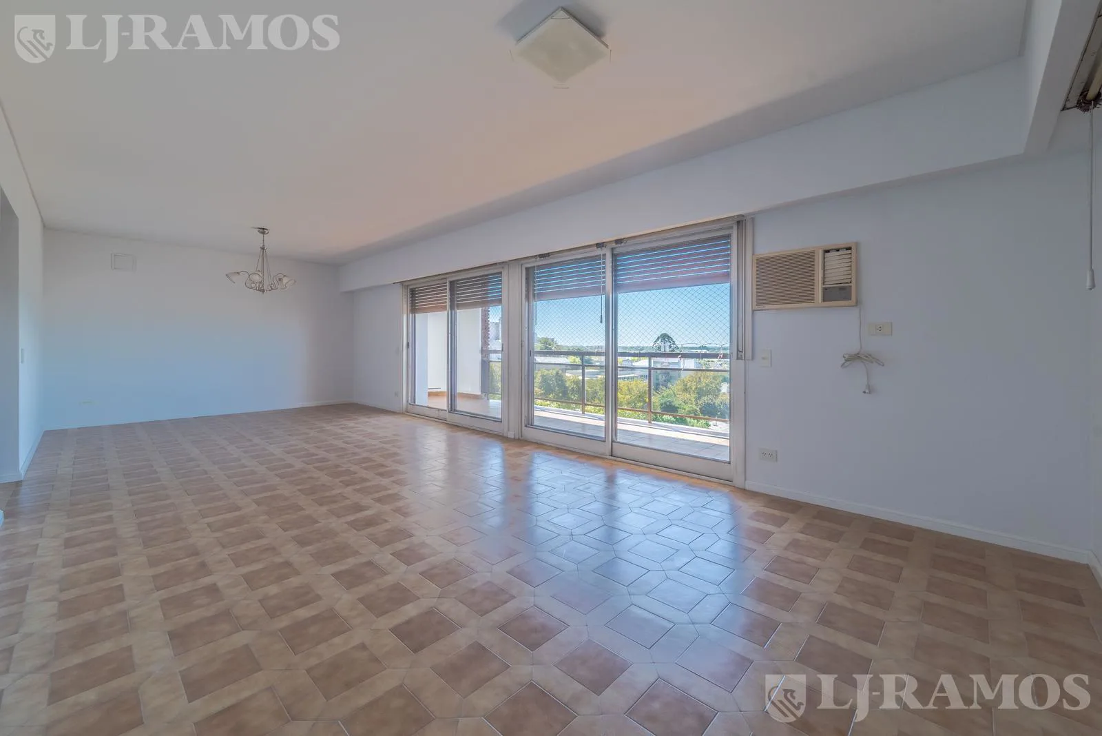 VENTA semipiso , balcon aterrazado, vista abierta, 3 dorm, cochera, Centro S Fernando foto 3