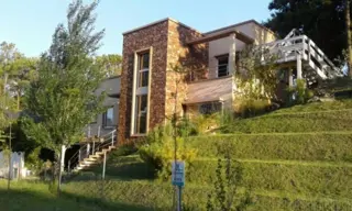 Excelente casa en zona tridente con terraza, quincho y garage.. Casa en Venta. foto 3