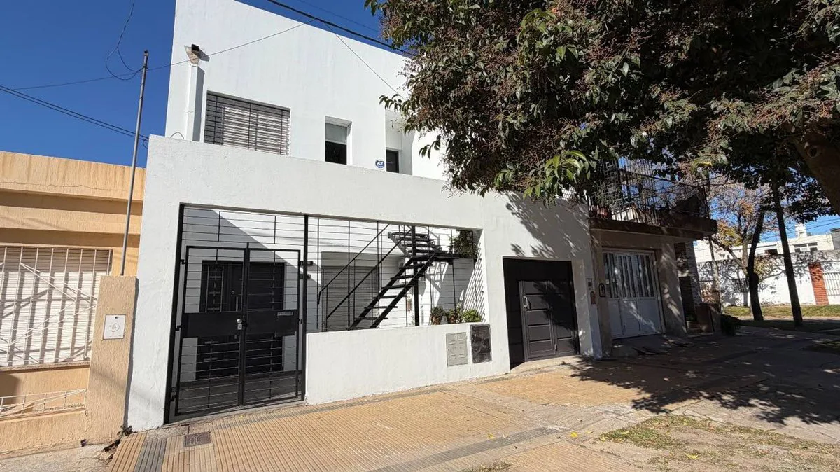 VENTA CASA 2 DORMITORIOS PATIO Y COCHERA foto 5