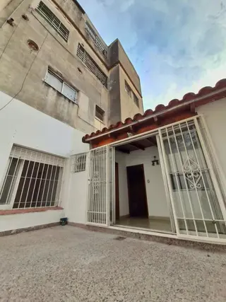 Depto en PH Tipo Casa al Frte Plta Baja 3 amb c/Patio y Garaje foto 4