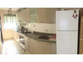 IMPERDIBLE DEPTO DE 3 AMB CON COCHERA Y BAULERA foto 2
