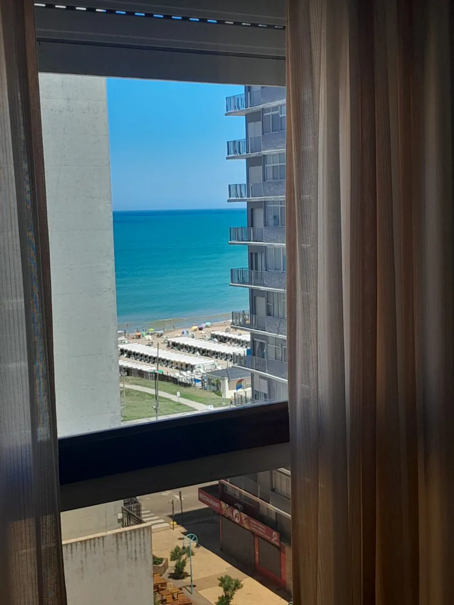1-Bedroom Apartment with Partial Sea View in Edificio Imperio, Miramar – photo 8 of 12