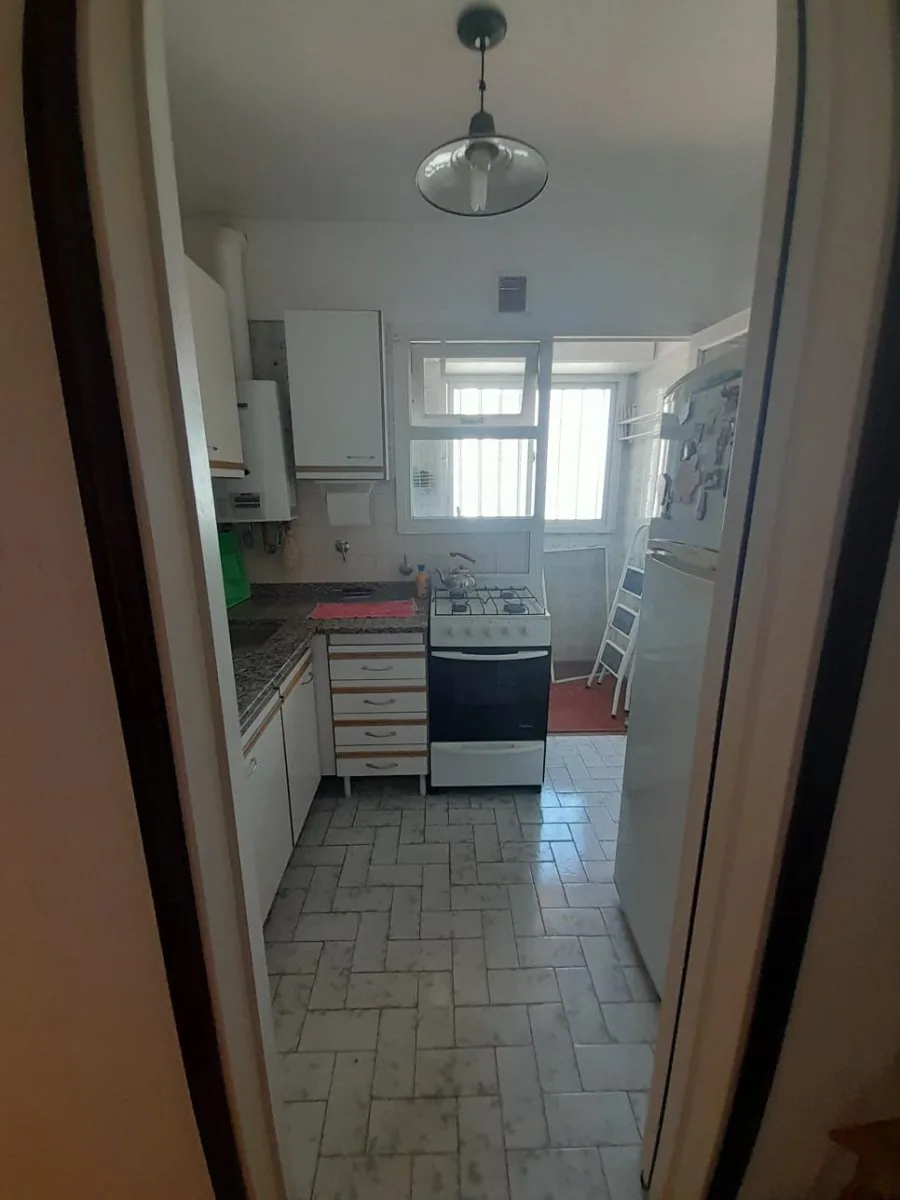 1-Bedroom Apartment with Partial Sea View in Edificio Imperio, Miramar – photo 10 of 12