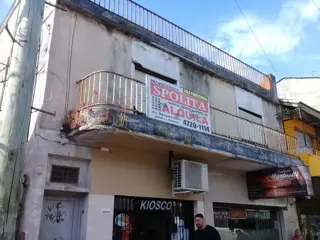 DEPARTAMENTO A RECICLAR.EXCELENTE UBICACION. foto 2