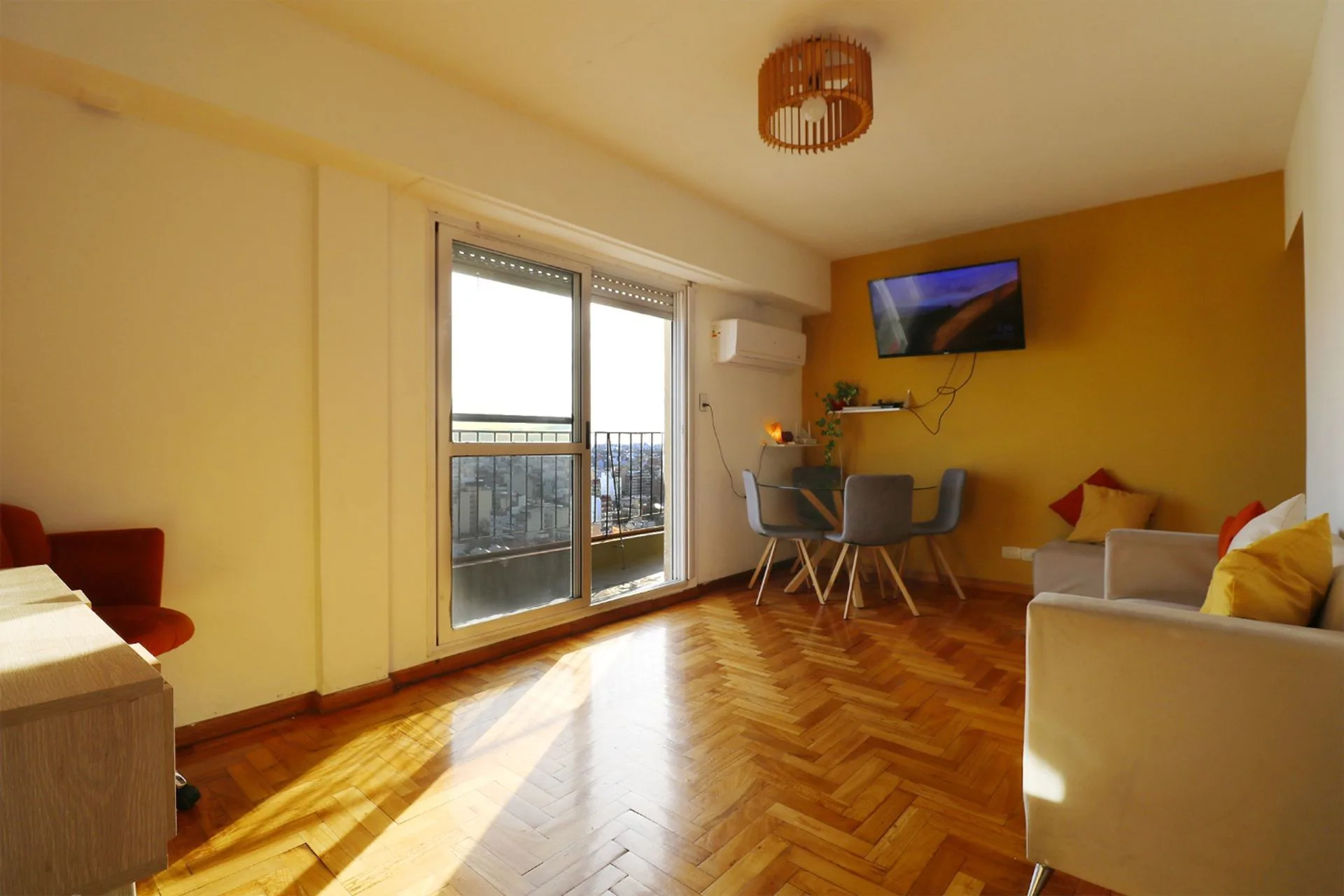 Venta  Dpto 3 Amb con Balcón Terraza en Flores foto 3