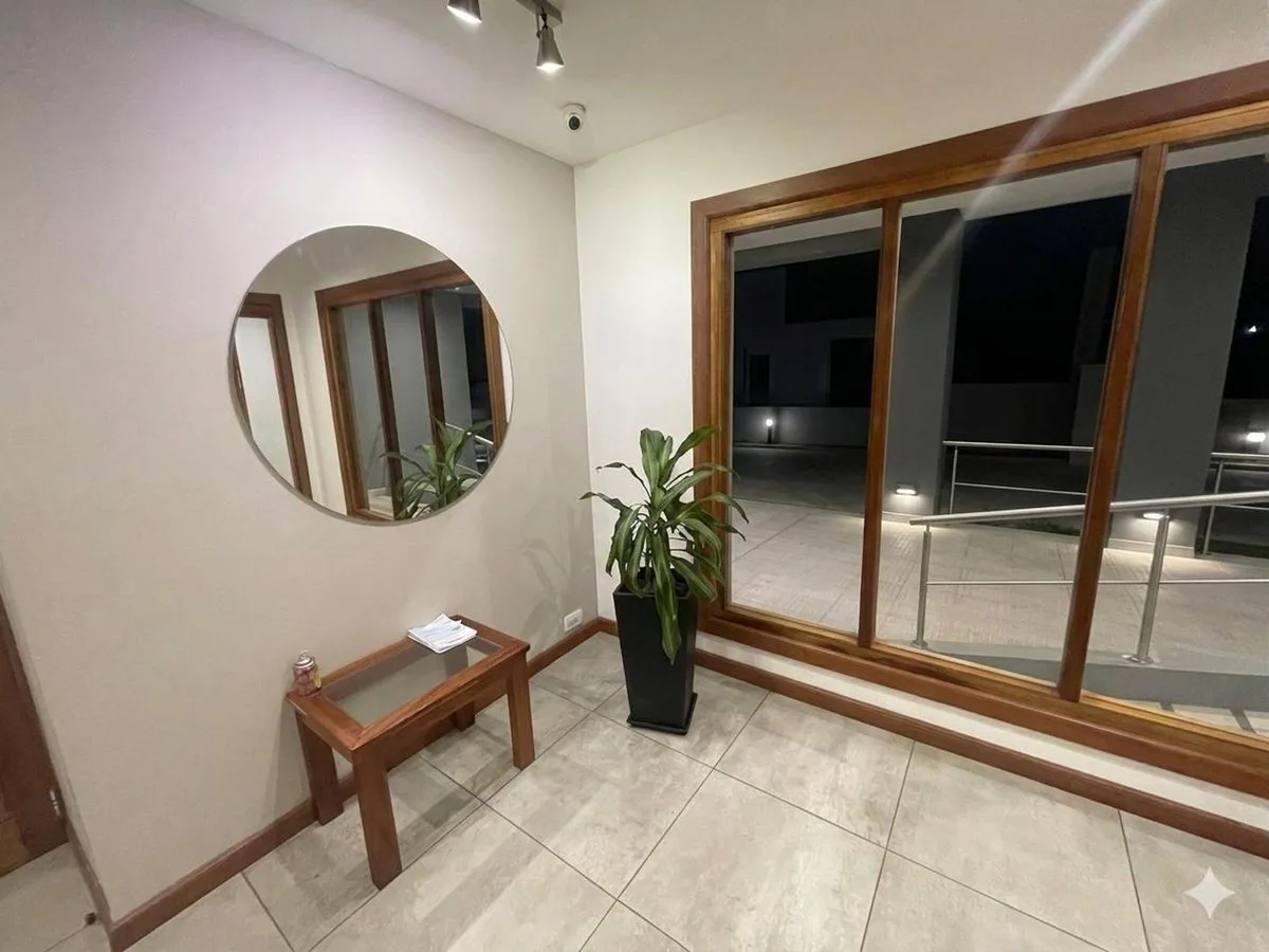 Venta departamento 2 ambientes al frente y cochera foto 5