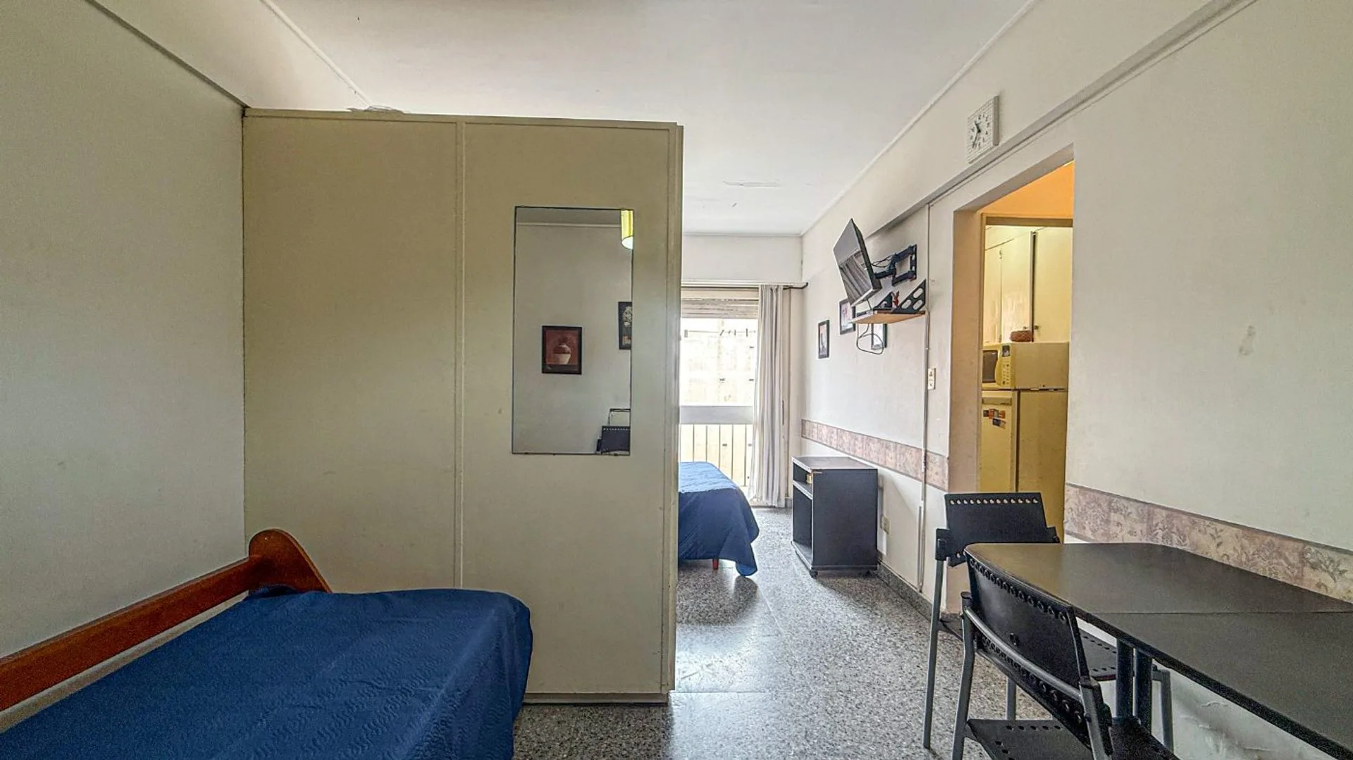 Venta Monoambiente c/ espacio cochera zona Aldrey foto 5
