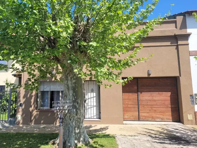 CASA EN VENTA TRES DORMITORIOS EN TEMPERLEY