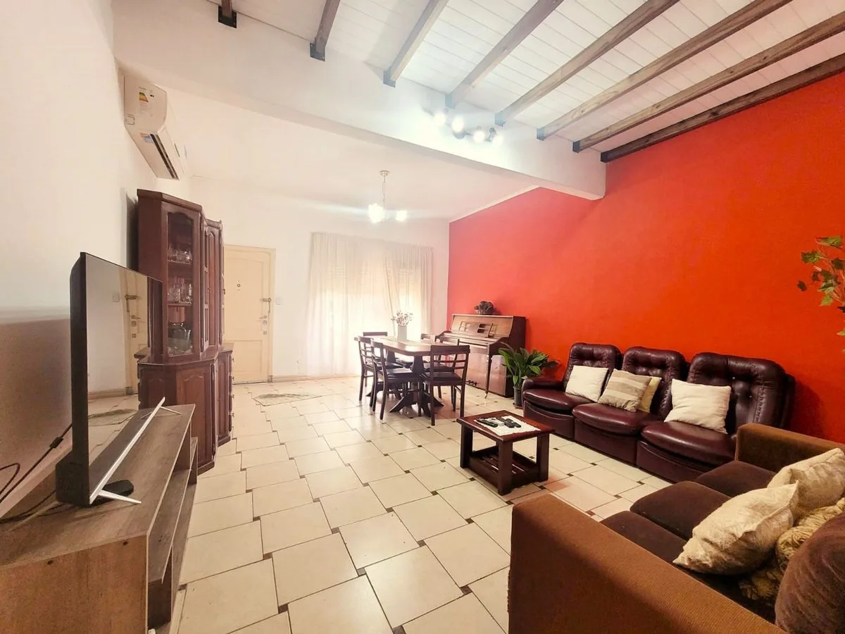 CASA EN VENTA TRES DORMITORIOS EN TEMPERLEY foto 2