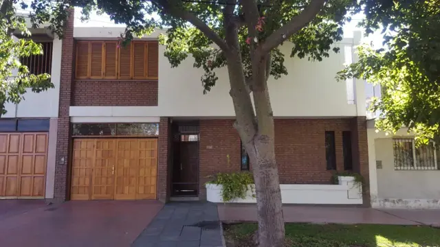 Espectacular Casa en Venta en Barrio Arizu Godoy Cruz. Cuatro dormitorios. Apta Crédito