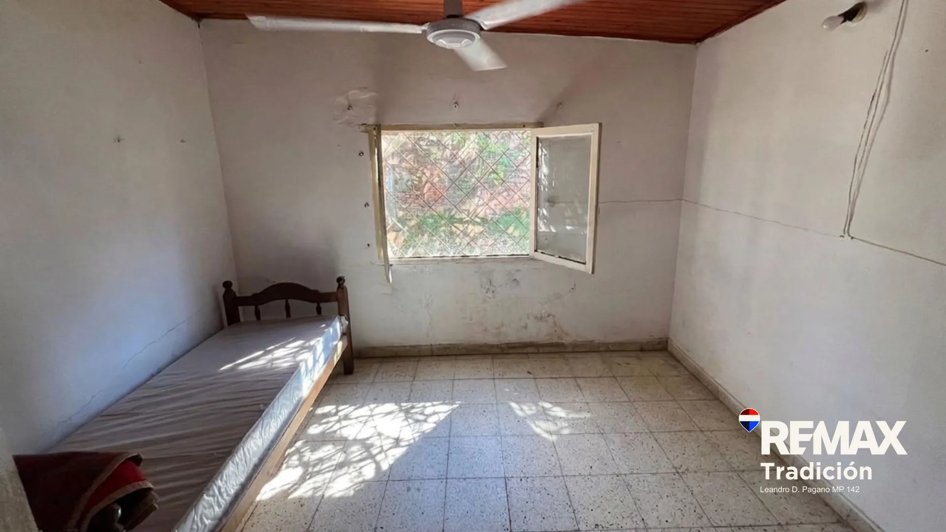 CASA EN VENTA - 2 DORMITORIOS - ZONA UNNE foto 5