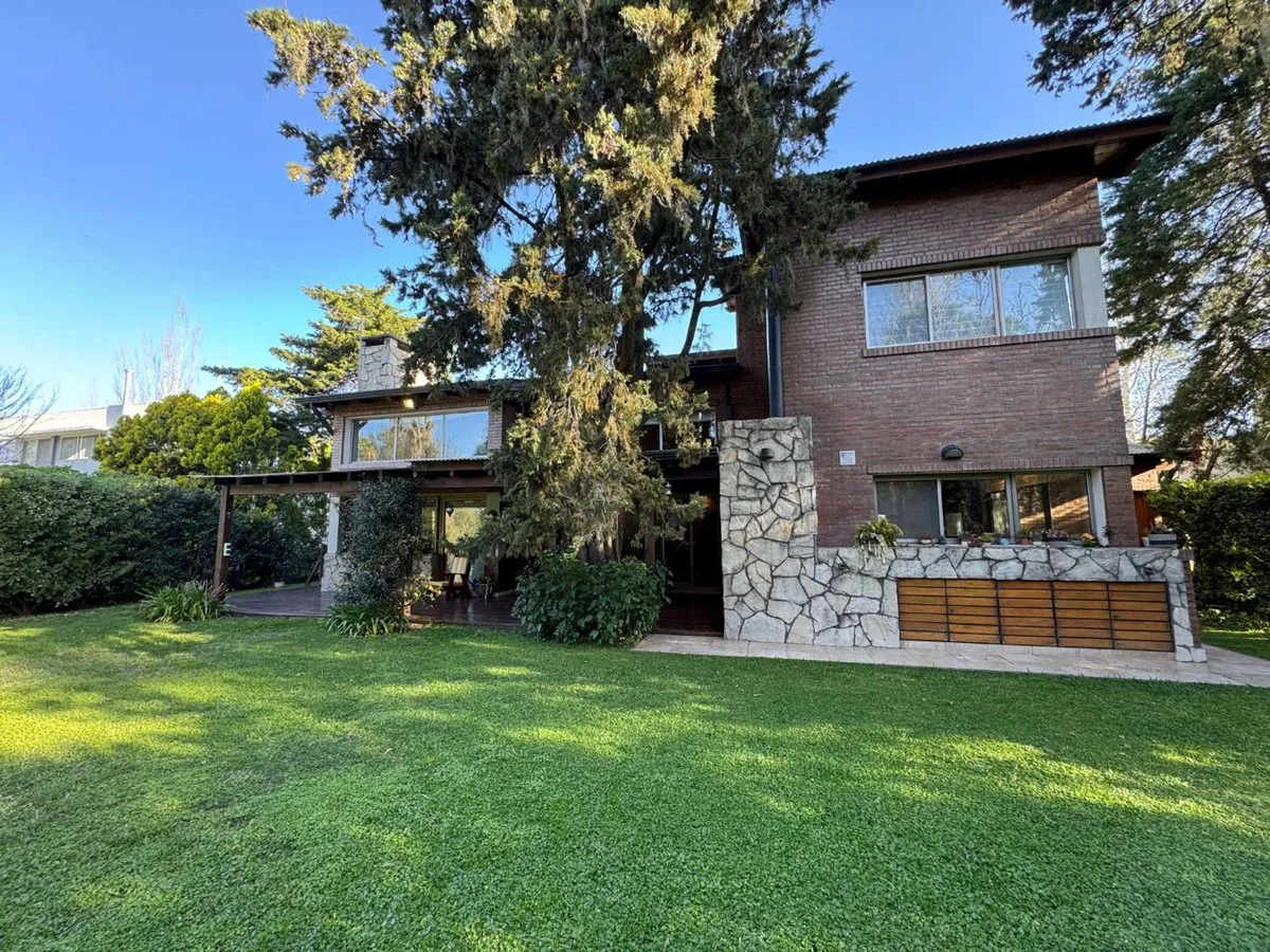 VENTA CASA 4 DORMITORIOS BARRIO CERRADO EL CIELO foto 2