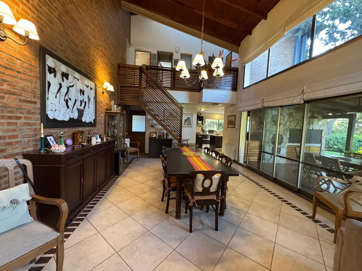 VENTA CASA 4 DORMITORIOS BARRIO CERRADO EL CIELO foto 4