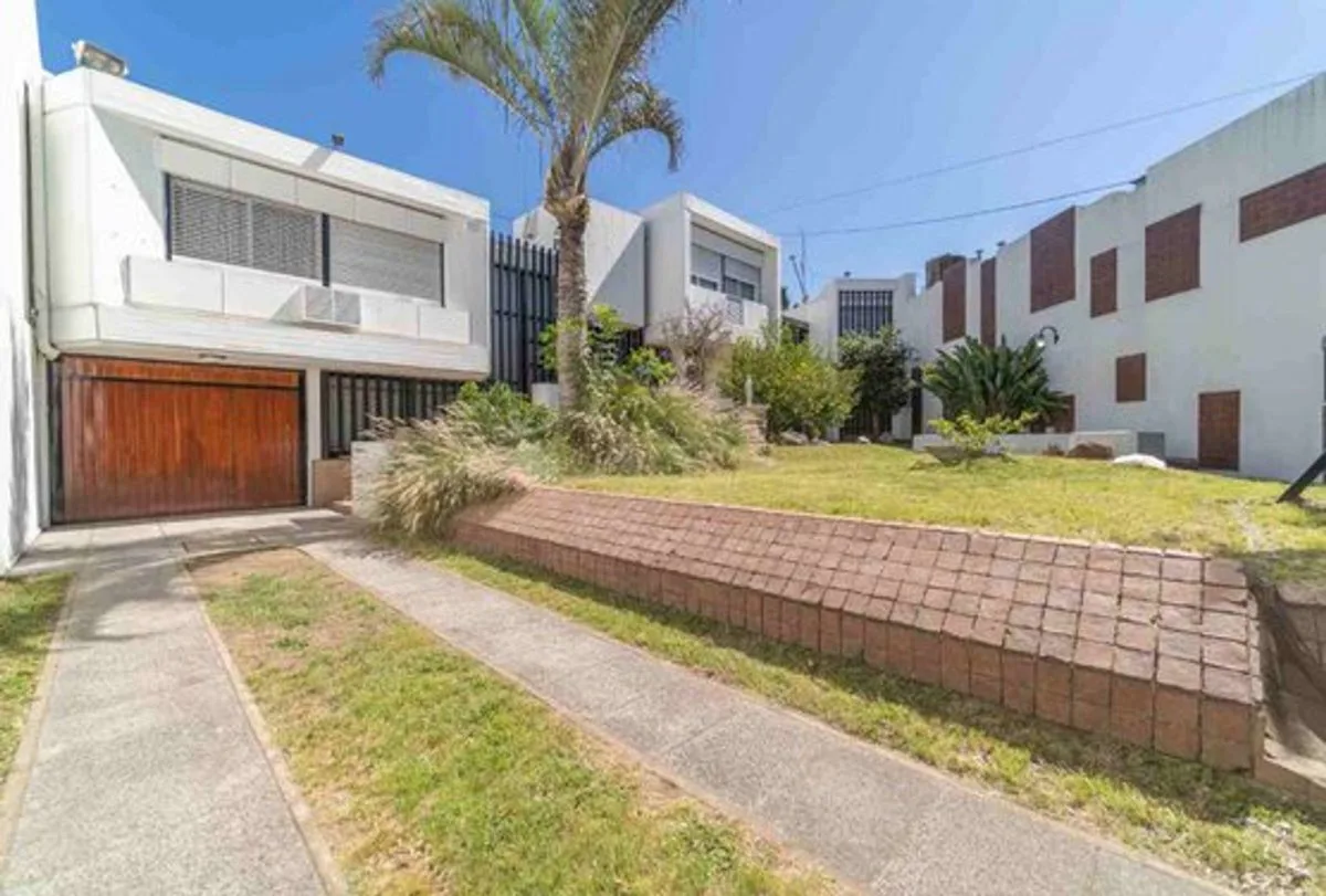 VENDE TERRENO IMPONENTE EN LINIERS foto 4