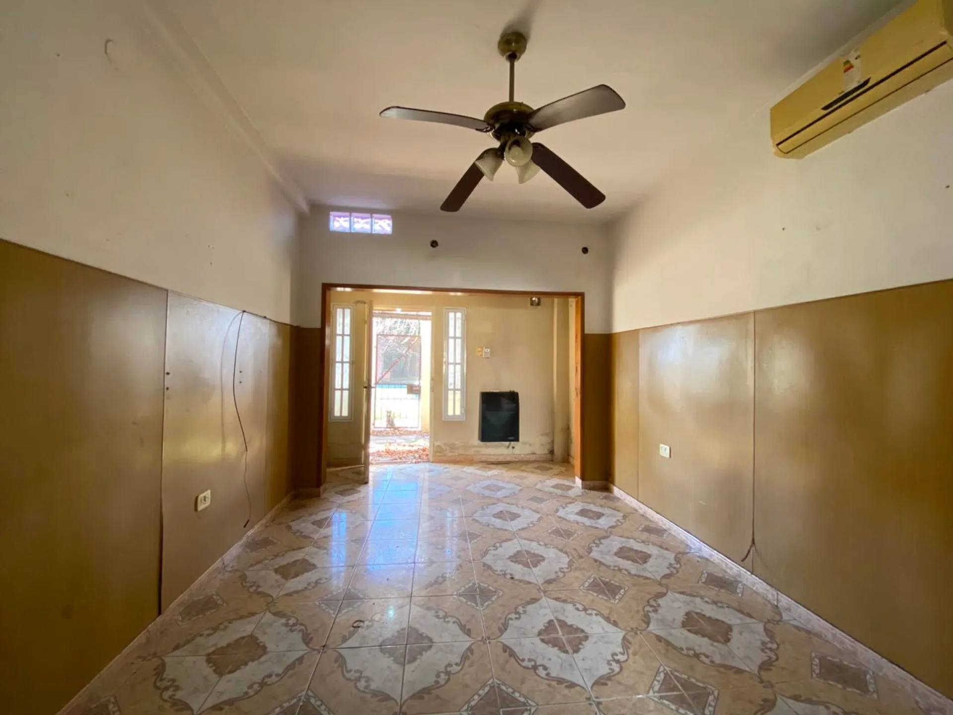 CASA 3 AMBIENTES VENTA MORON foto 2