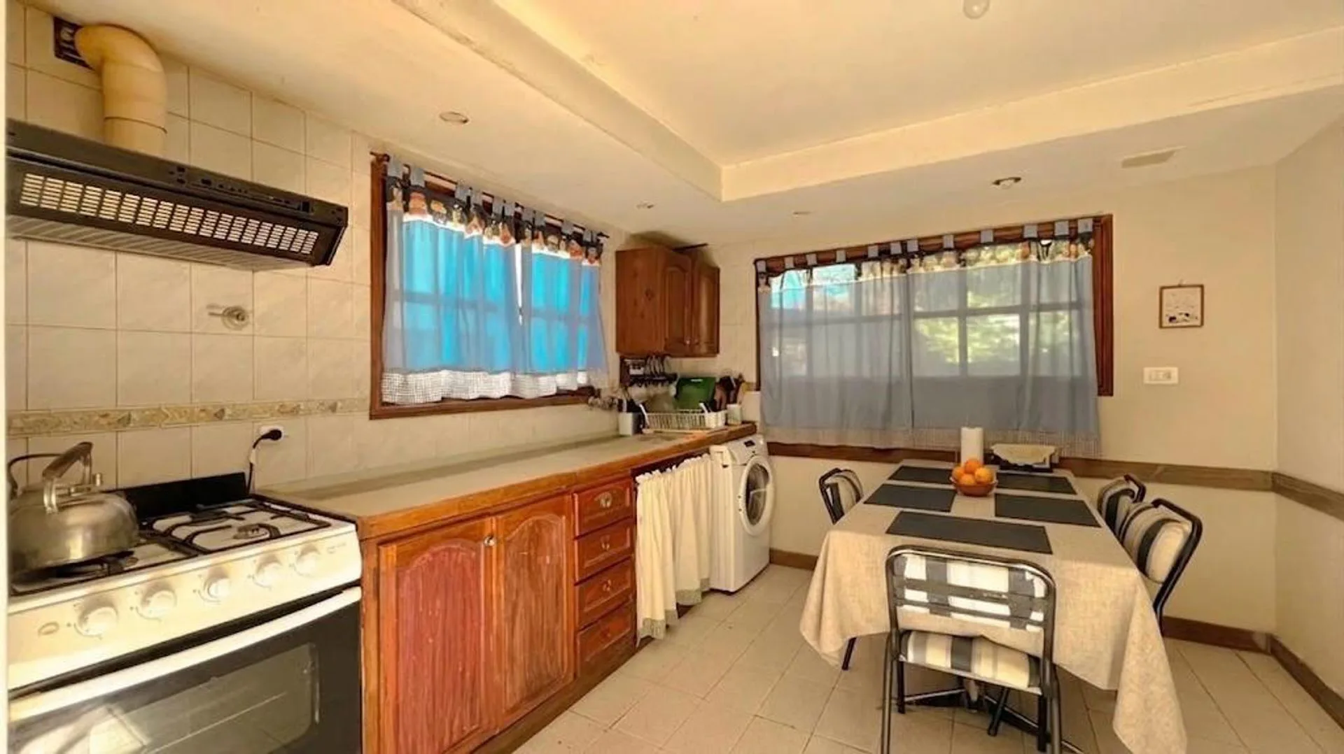 VENTA CASA 3 AMBIENTES CON PARQUE LOS PINARES foto 2