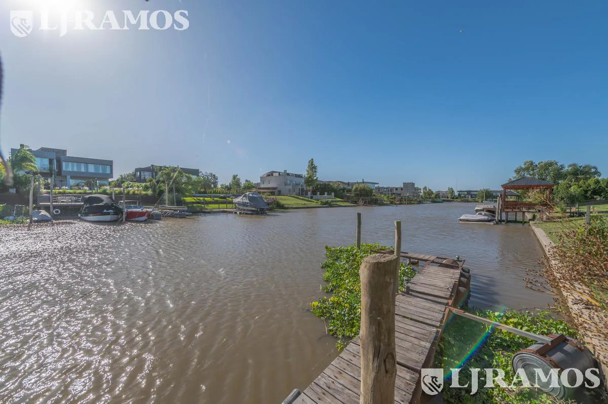Gran Casa con 4 dormitorios  en venta  en el  Barrio San Marco - Villanueva  con salida al Río Luján foto 5