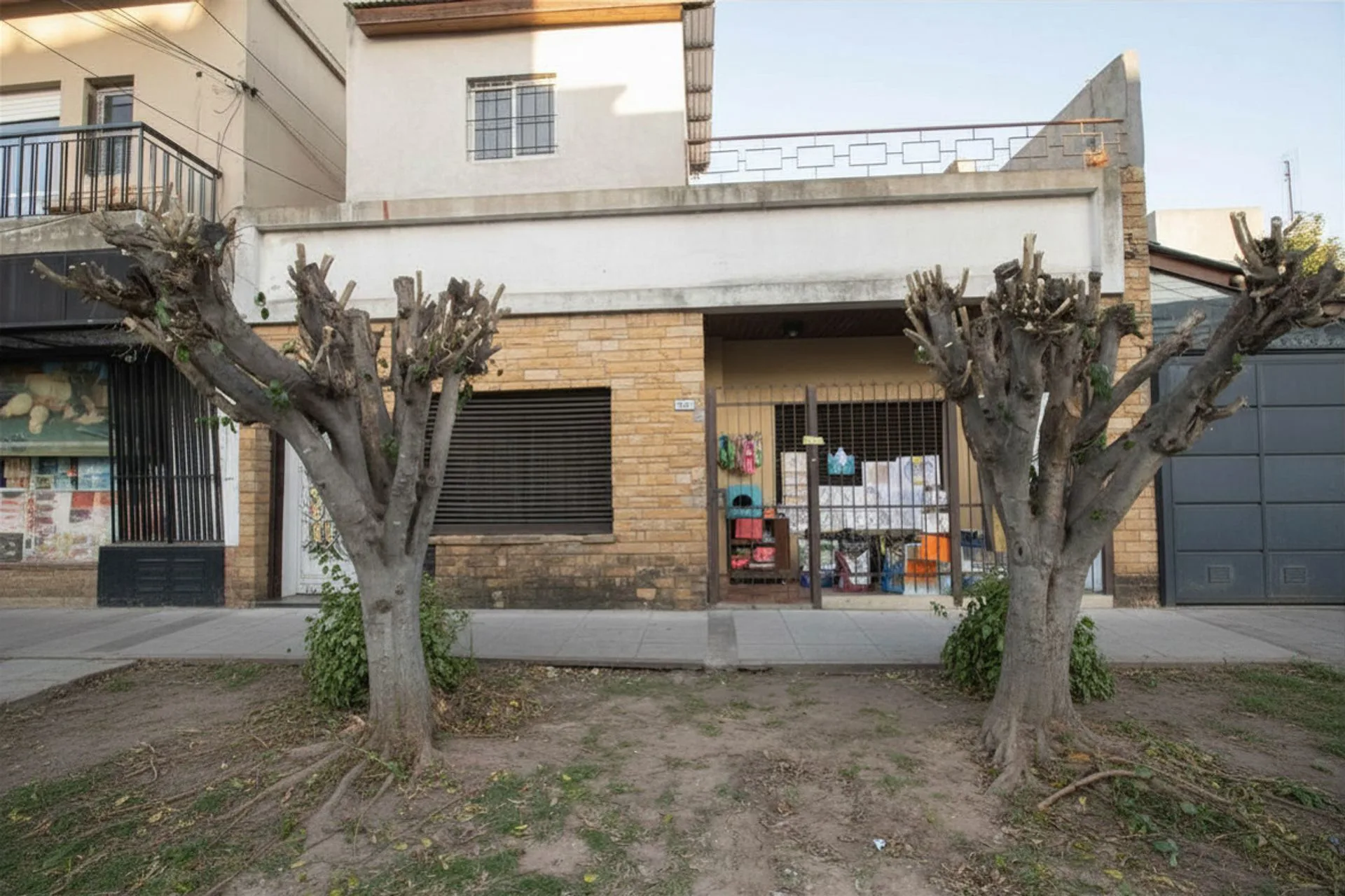 Venta de Casa 5 ambientes en V.Ballester foto 2
