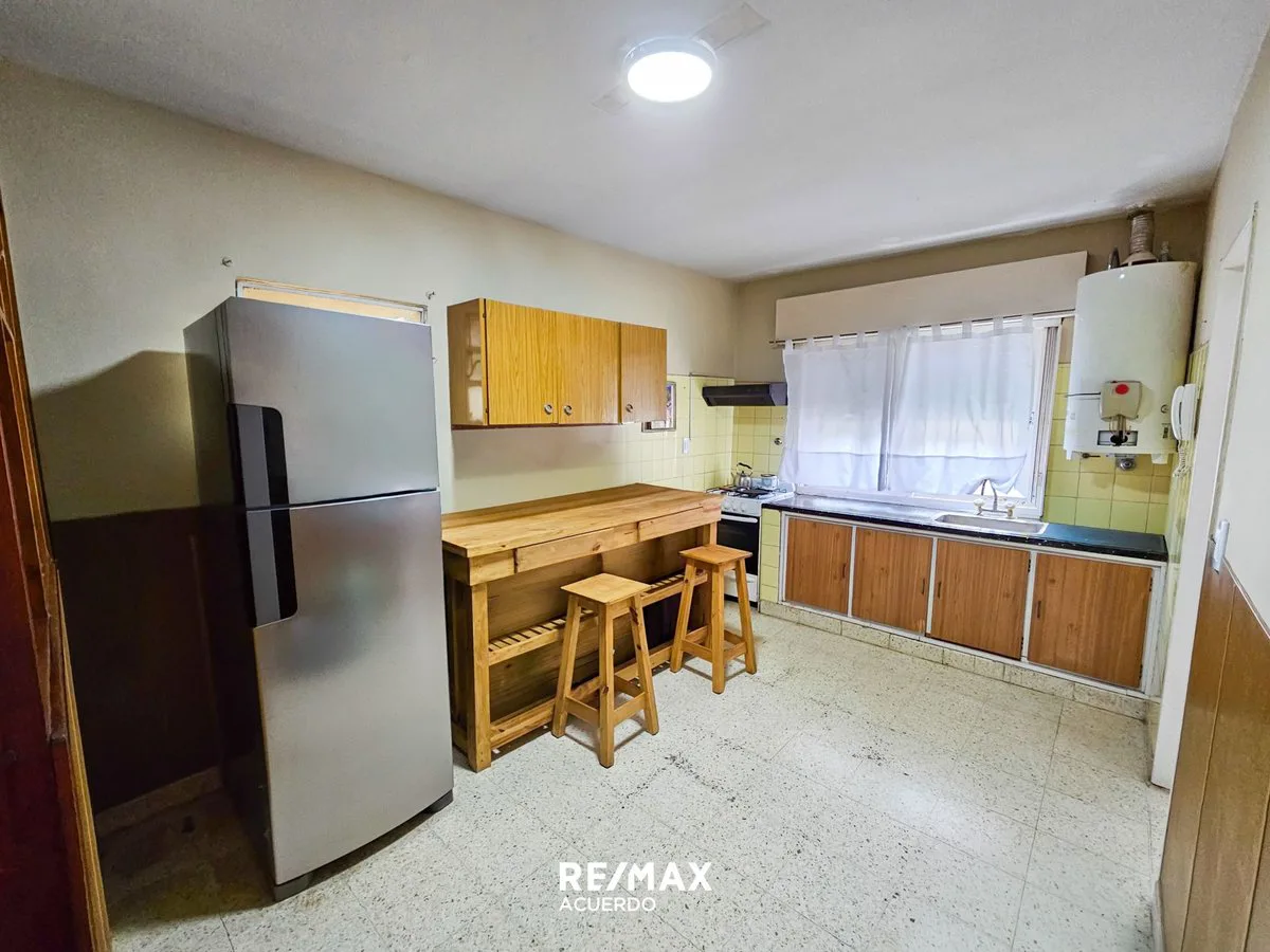 VENTA PH CASA MACROCENTRO 2 DORM Y PATIO CERRAD0 foto 4