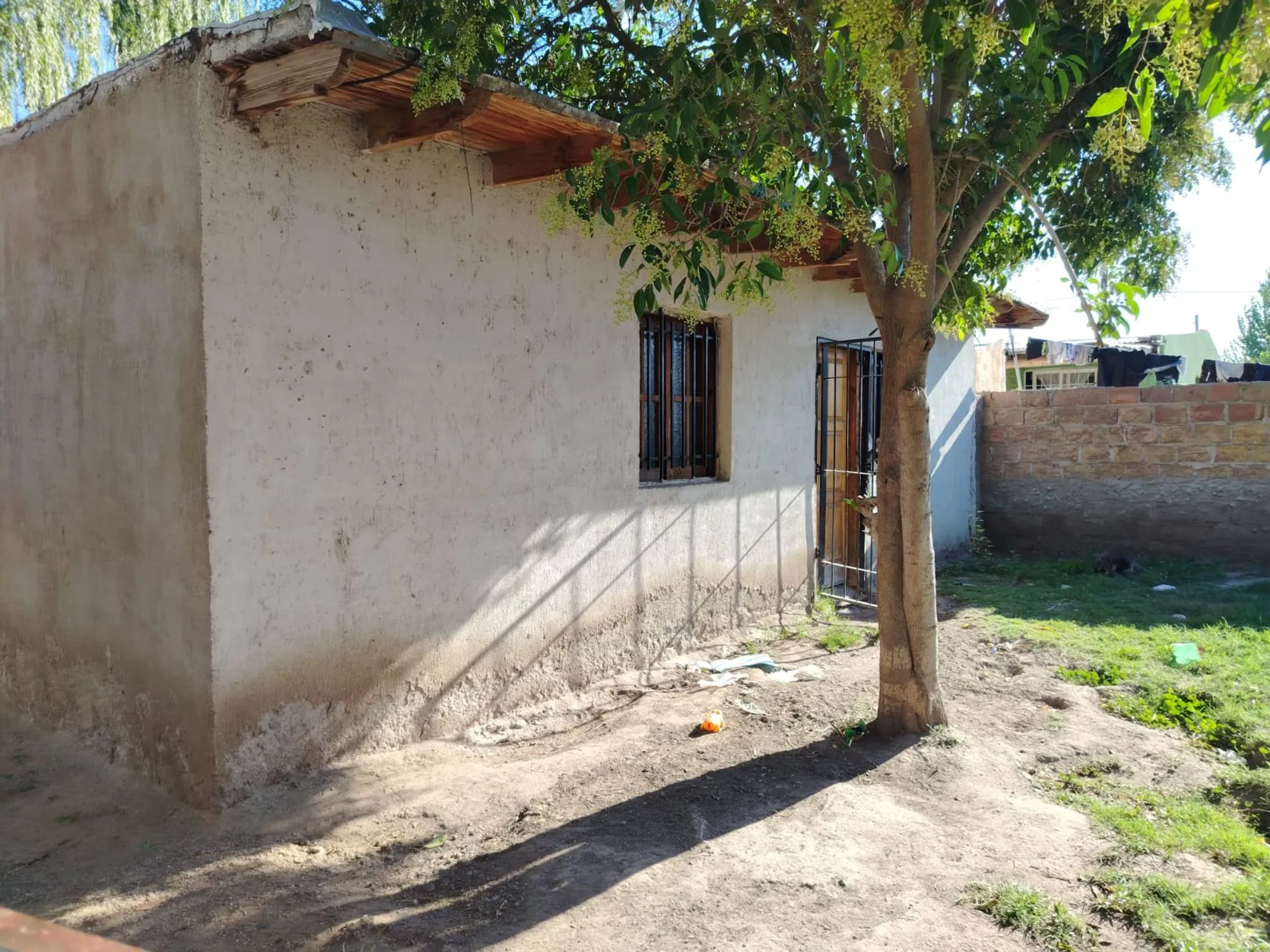 VENDO TERRENO CON CASA A RECICLAR foto 2