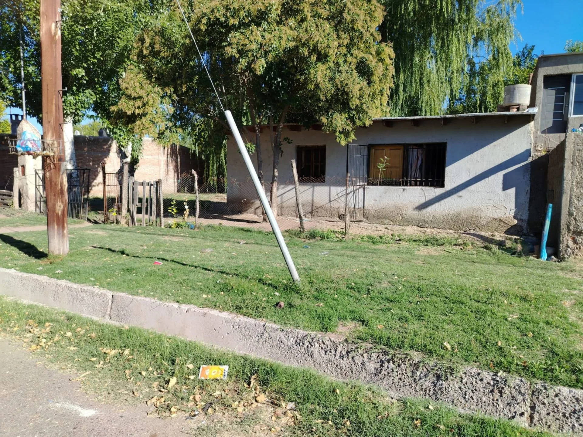 VENDO TERRENO CON CASA A RECICLAR foto 3