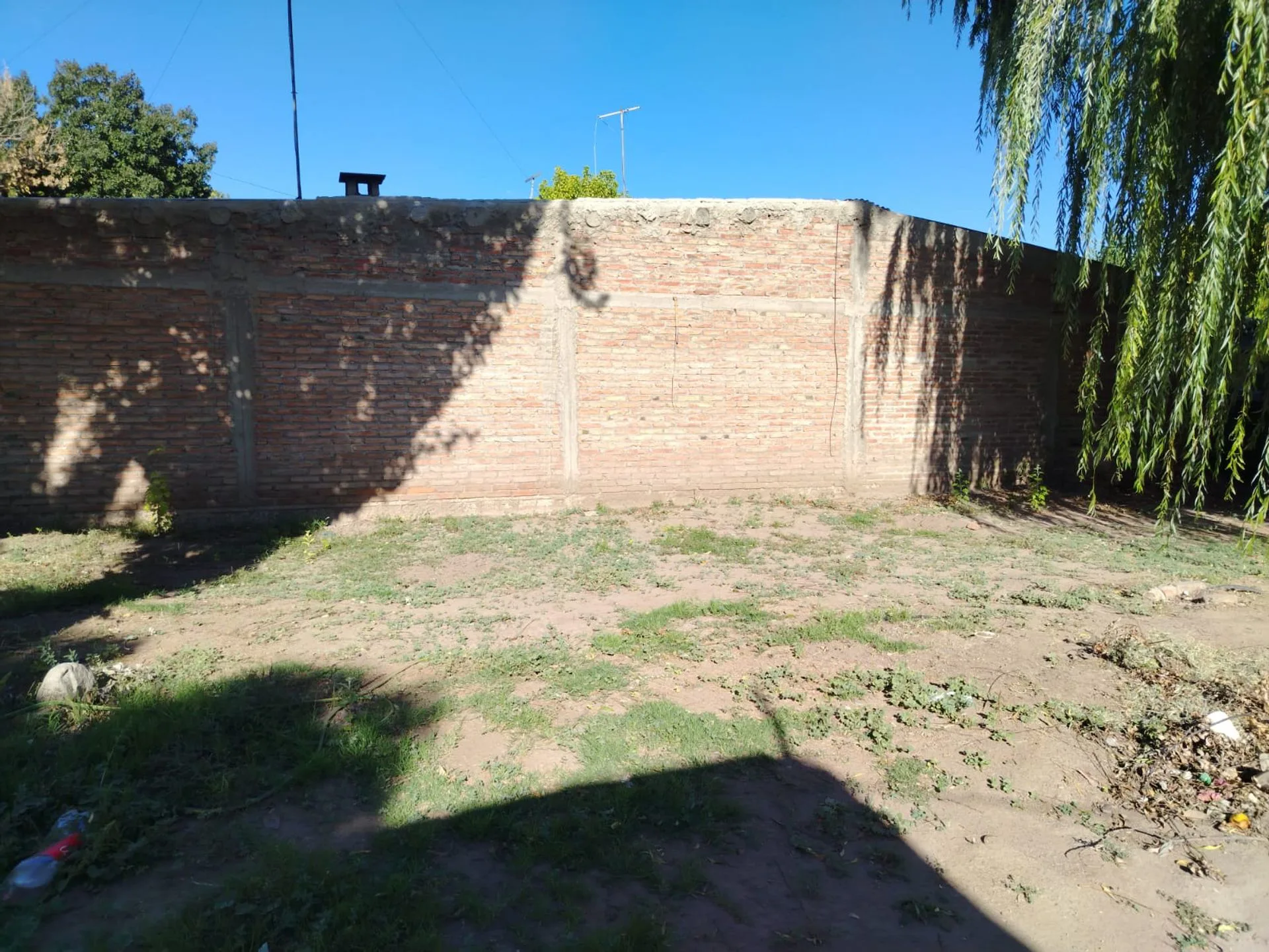 VENDO TERRENO CON CASA A RECICLAR foto 4