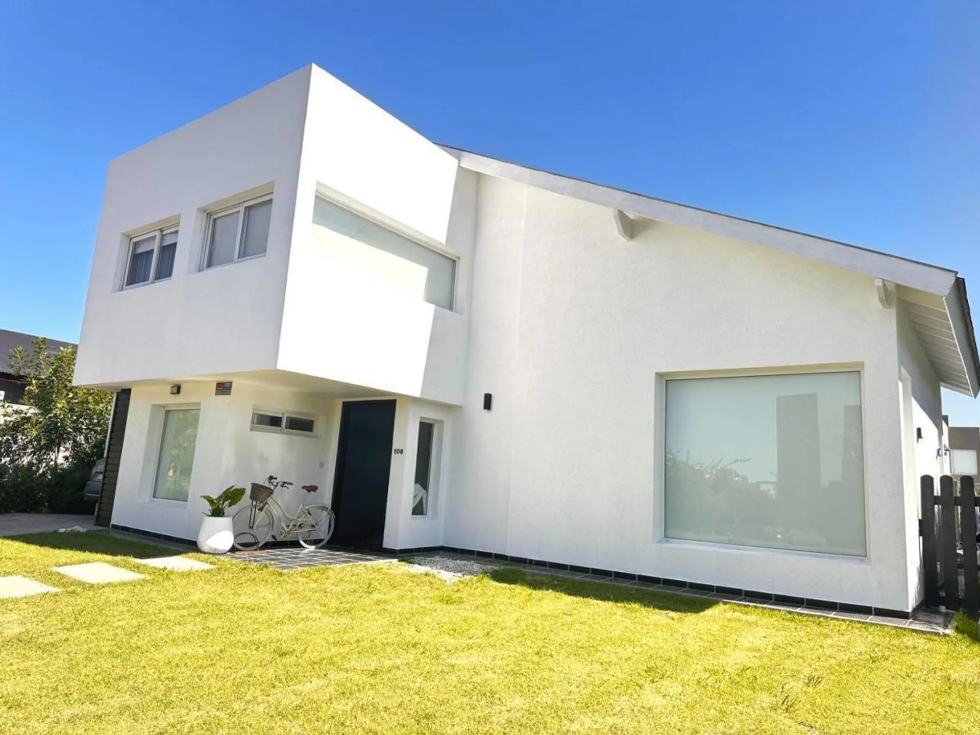 CASA EN VENTA EN INGENIERO MASCHWITZ 4 AMBIENTES foto 3
