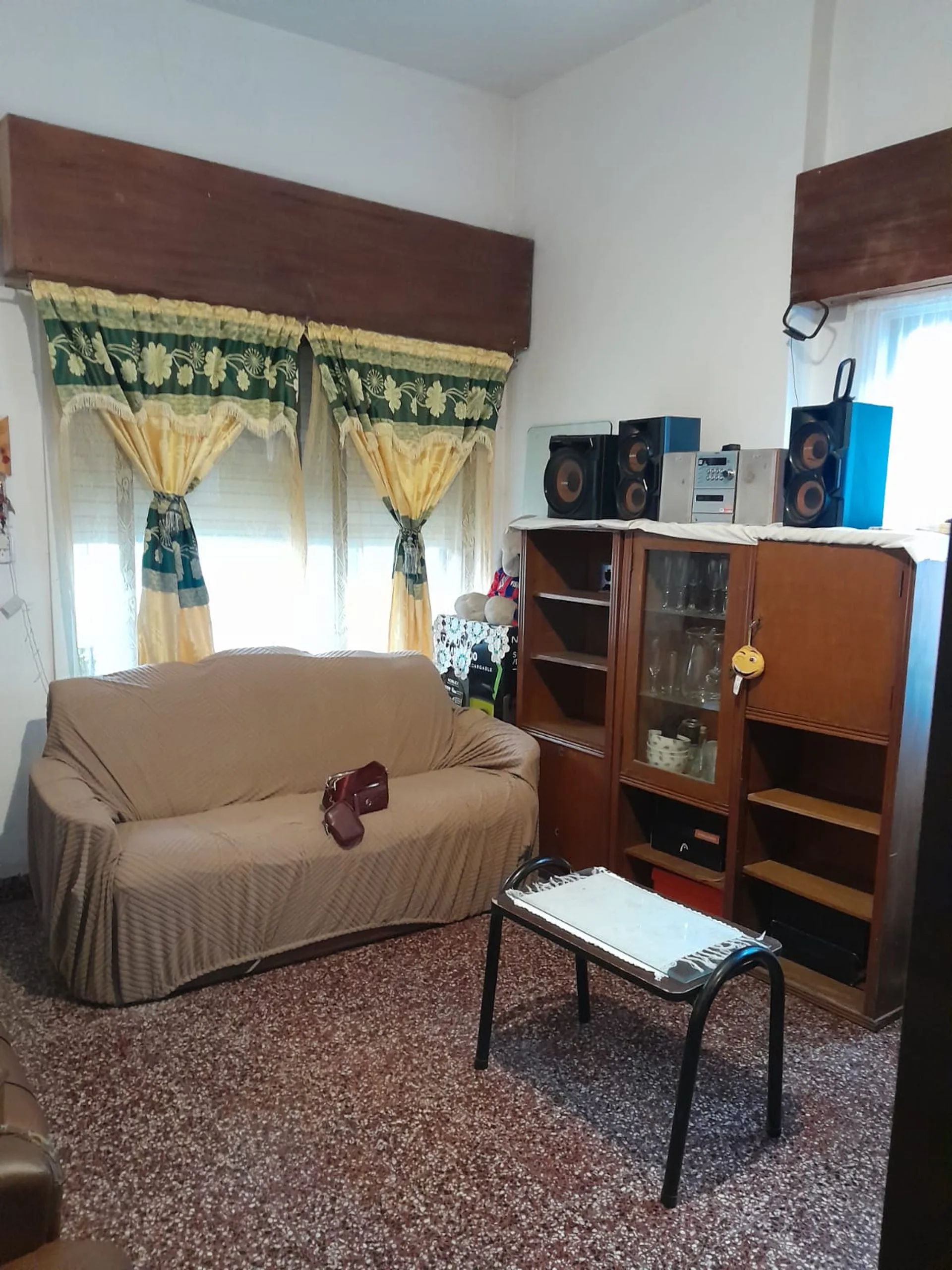 VENTA CASA 3 AMBIENTES COCHERA-PATIO G LAFERRERE foto 2