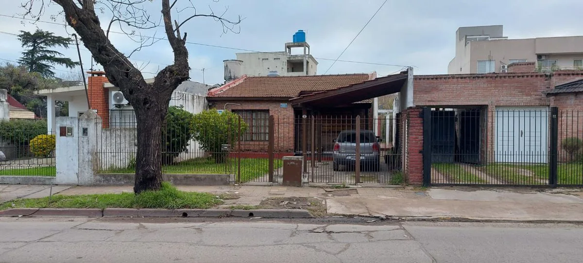 CASA EN VENTA CENTRO MORENO SUR foto 2
