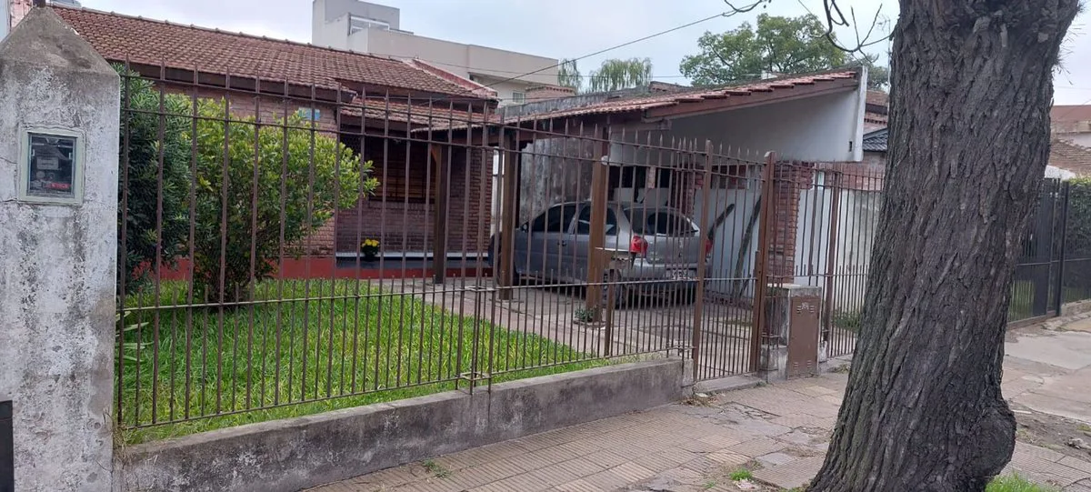 CASA EN VENTA CENTRO MORENO SUR foto 3