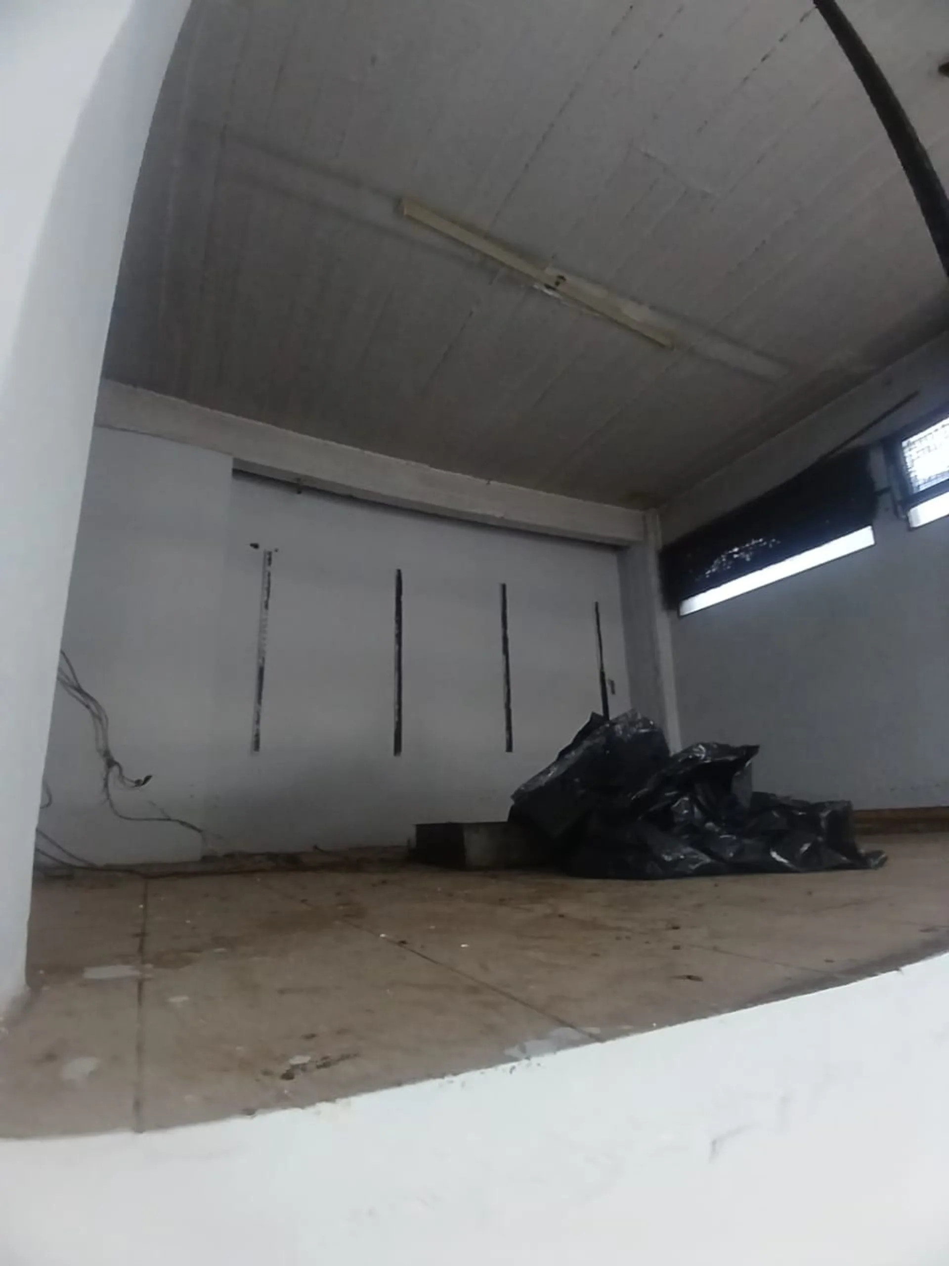 LOCAL COMERCIAL ALQUILER FLORESTA  SIN EXPENSAS foto 3