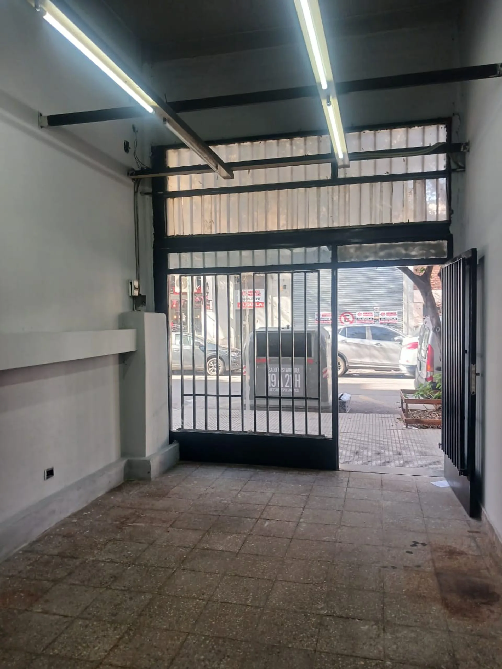 LOCAL COMERCIAL ALQUILER FLORESTA  SIN EXPENSAS foto 5