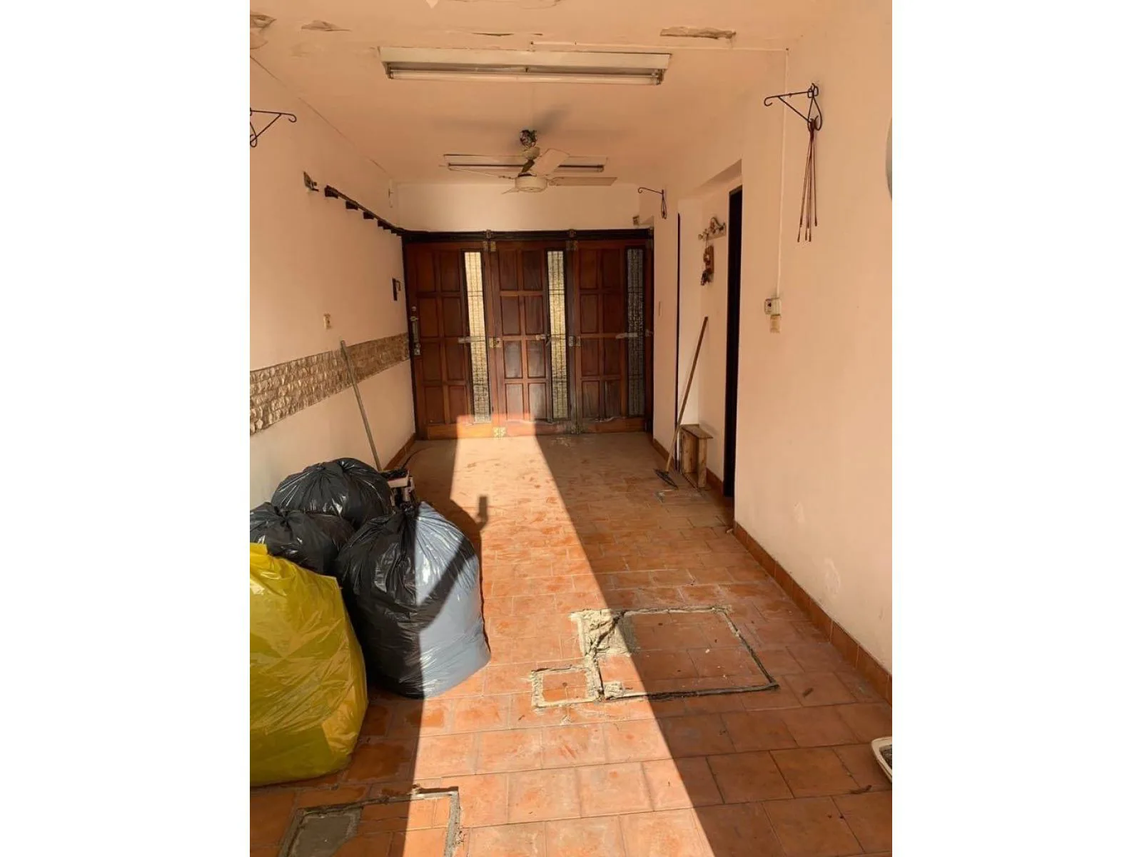 CASA 3 AMB A REFACCIONAR EN LOTE DE 10 X 25. EN ZONA RESIDENCIAL. foto 3