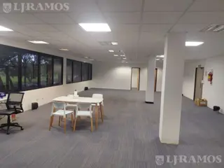 Alquiler de oficina de 237 m2 en Beccar foto 5