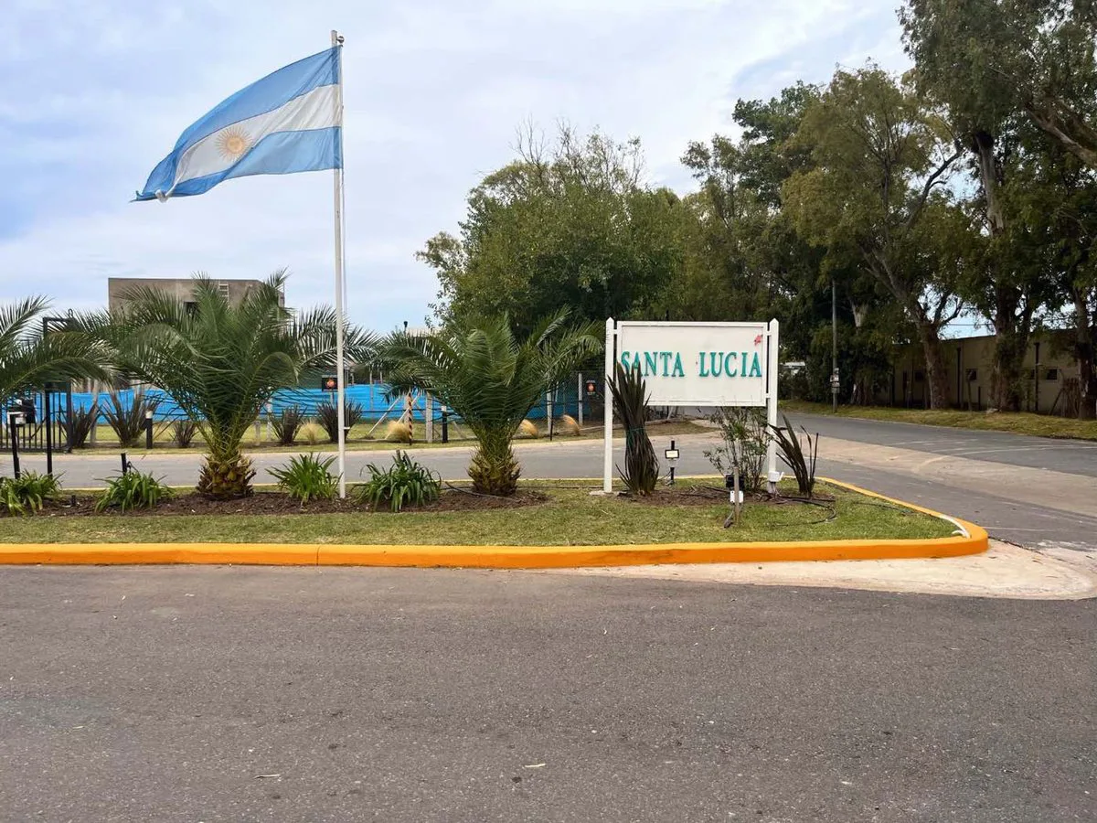 LOTE EN VENTA EN BARRIO SANTA LUCIA PILAR DEL ESTE foto 2