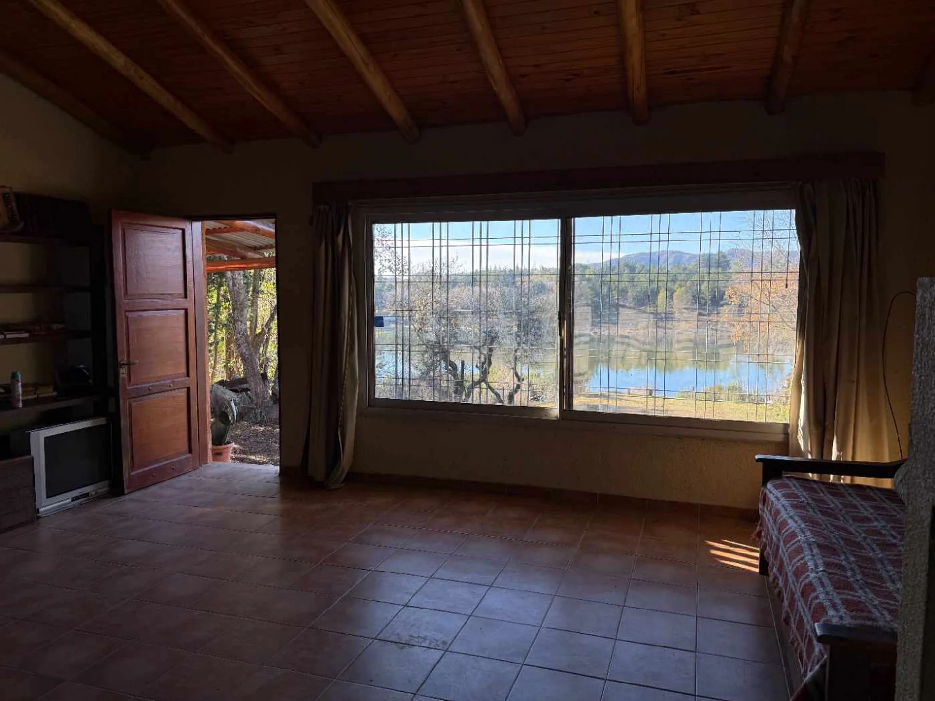 VENTA CASA FRENTE AL LAGO POTRERO DE GARAY foto 3