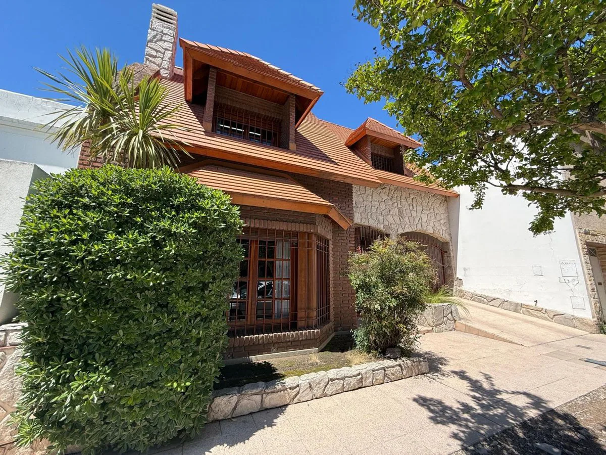 VENTA IMPORTANTE CASA EN RONDEAU 572. MACROCENTRO foto 2