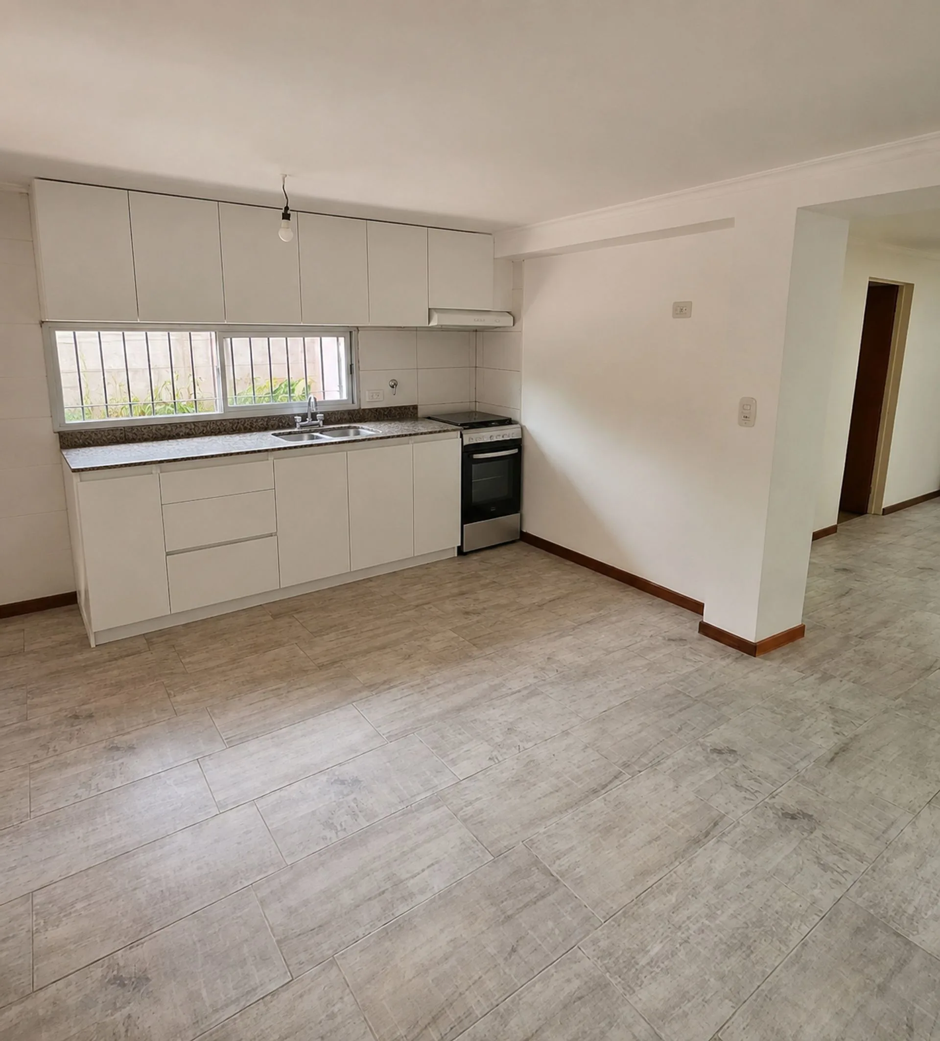 VENTA DE CASA DE DOS DORMITORIOS EN FUNES CENTRO foto 5
