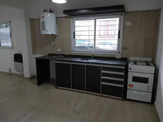 Bº ALBERDI - DUPLEX EN VENTA - DOS DORMITORIOS - EDIFICIO C/ ASADORES Y PILETA foto 3