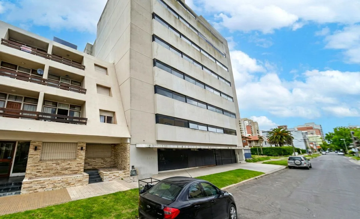 VENTA COCHERA EN MIRAMAR - EDIFICIO PETRA