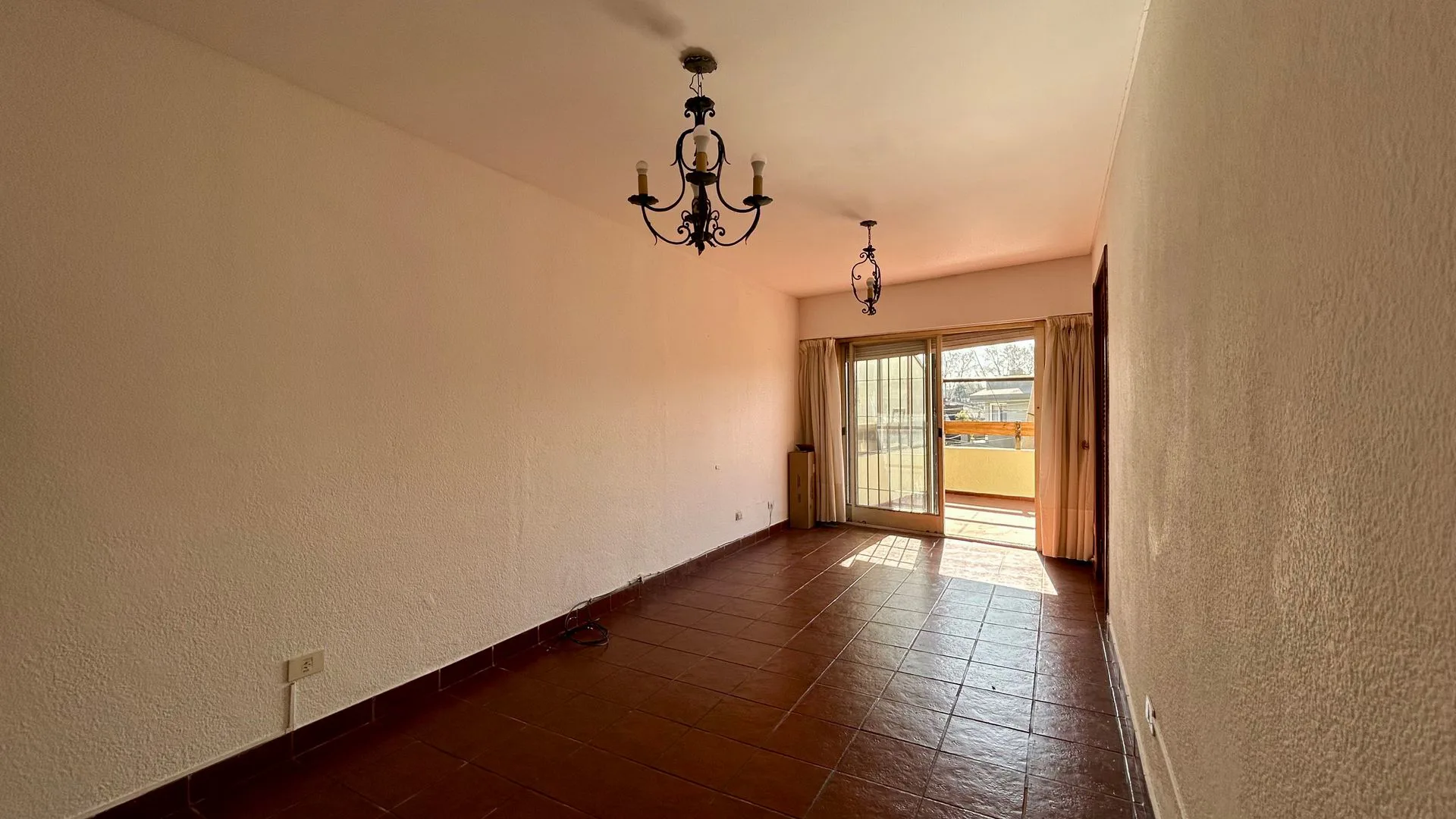 VENTA DEPARTAMENTO 2 AMBIENTES COCHERA RAMOS MEJIA foto 3