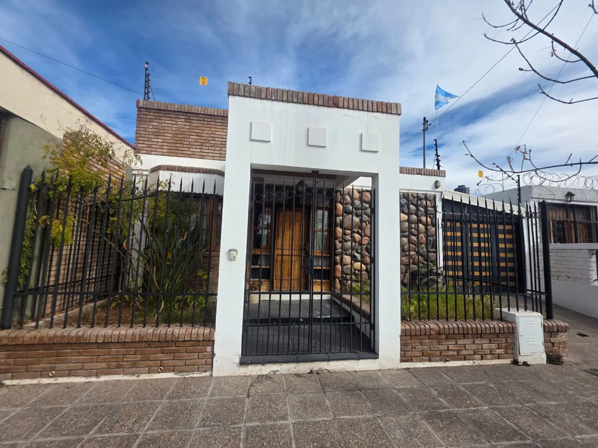 CASA EN VENTA BARRIO JUDICIAL DE GODOY CRUZ foto 2